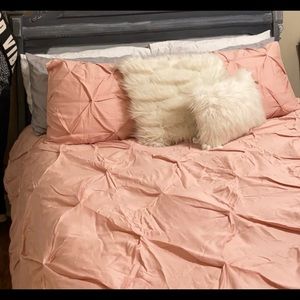 Queen comforter and shams